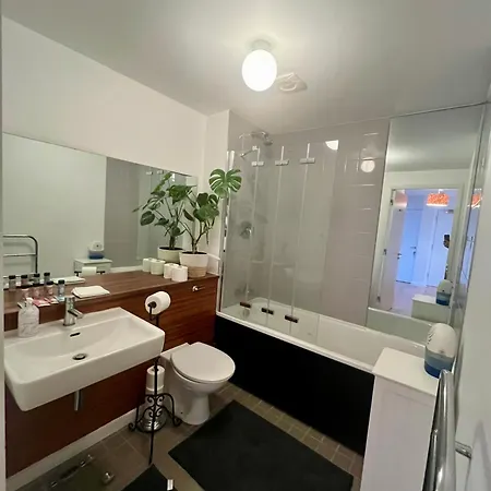 Entire In Exclusive Neighborhood - Comfortably Sleeps Up To 6 Guest 아파트