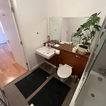 Entire In Exclusive Neighborhood - Comfortably Sleeps Up To 6 Guest Apartment