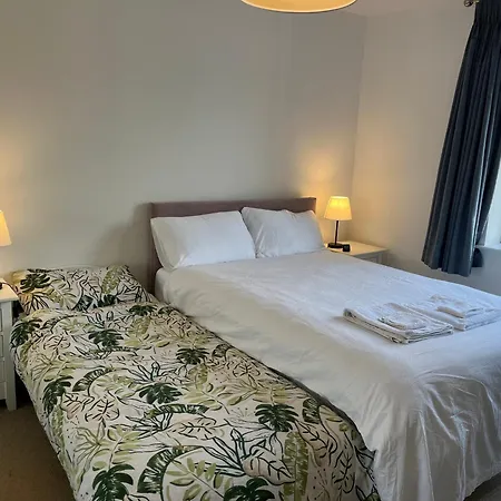 Entire In Exclusive Neighborhood - Comfortably Sleeps Up To 6 Guest *
