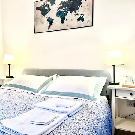 Entire In Exclusive Neighborhood - Comfortably Sleeps Up To 6 Guest 아파트